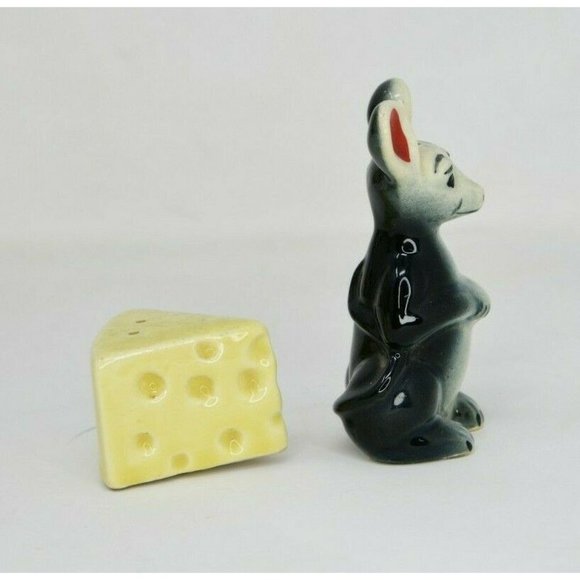 Vintage Pair Of Ceramic Mouse And Cheese Figural Salt And Pepper Shakers - Picture 4 of 5
